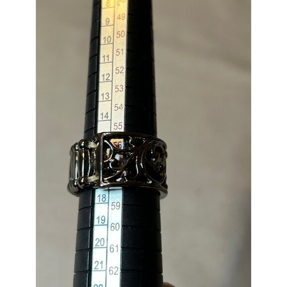Paparazzi Dark Tone Filigree Band Adjustable Stretch Ring - Picture 4 of 4